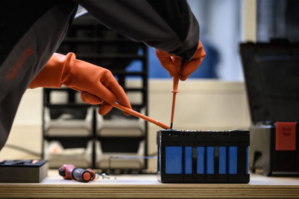 EV Batteries Are Dangerous to Repair. Here’s Why Mechanics Are Accomplishing So In any case